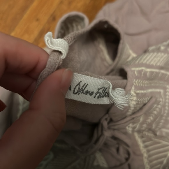 Others follow cropped flowy top - Picture 2 of 4